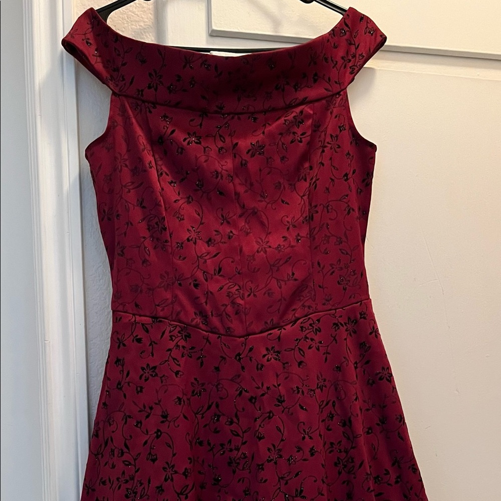Beautiful off shoulder dress, it has wine/sparkling black flowers. Size 10/11
